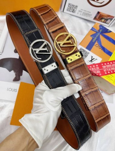 皮带：Lv..路易..威登顶级复刻. 腰带：原单品质百分百进口原厂头层牛皮，保证真皮。圆形字母悬浮镂空Logo工艺.真空电镀.永不掉色.24K纯钢扣头层鳄鱼皮纹