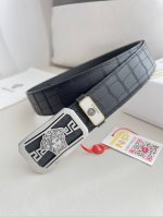 品名：Versace.范思哲原单腰带 皮带 型号：挂扣，经典人头纯钢材质扣头，头层牛皮，图片实物拍摄 材料：百分百头层牛皮，保证真皮。24K纯钢扣双面可用专柜同