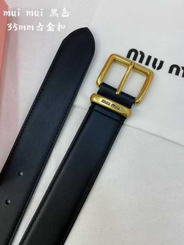 特 P160 Miumiu 缪缪 23 金属搭扣. 腰带环饰有激光雕刻徽标，这款皮革腰带设计简约而优雅 ，腰带伴环以Miu Miu徽标 进口牛皮腰带 3.5Cm