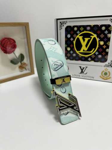 品名：Lv..路易..威登 材质：原单牛皮腰带 百分百头层牛皮腰带保证真皮，24K纯钢扣，专柜原单品质、做工精细，时尚大牌，送人自用首选 包装： 请认准如图专柜