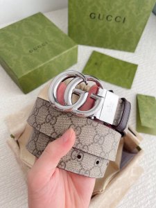 真皮承诺，放心转载批 配全套包装品牌：Gucci海外原单扣头材质：精品实心铜扣带身材质正面：38Mm宽度采用双面进口原版皮腰带，真空电镀五金扣头实物拍摄 一等一