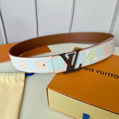 驢家 寬度40Mm Ss今季專櫃在售新品 男士系列 面浮雕有品牌花紋 配以原廠純色小牛皮 搭配精緻搭扣！雙面用