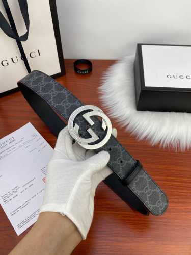 宽度3.8Cm Gucci 經典款G家花面带身 頭層皮底；搭配原單镶钻鋼扣 採用精挑細選進口頂級牛皮，手感柔軟細膩！做工精緻 商務既有時尚的男士 女士腰帶