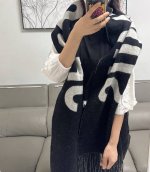 Jacquemus双面围巾今年真的被疯狂种草 今年冬天就非宠这条 好看的要疯掉了，太有型太有魅力了非常斯文时尚的秋冬单品！真的很喜欢，非常Classical的设