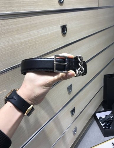 特批Sain Laure 宽30Mm 男女士腰带，原版进口全立面小牛皮，每针每线都非常紧致，Ysl链条戒指原版开模银扣，时尚百搭高雅，品质保证，非市场通货！