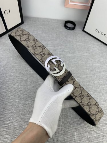 特 宽度4.0 Gucci 經典款G家花面带身头层皮底；搭配经典款旋转扣、採用精挑細選進口頂級牛皮，手感柔軟細膩！金白枪三色可选！