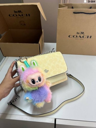 配Labubu拉布布挂件 Coach蔻驰奶油黄风琴包 春夏和奶油黄好配 适合日常 通勤 出街 D-304尺寸21×14飞机盒