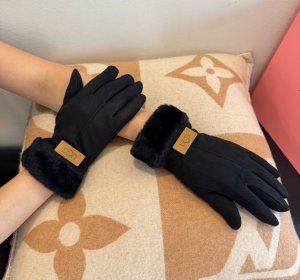 Ugg2025秋冬懒兔毛羊毛手套值得对比同款不同品质，秒杀市场差产品，羊毛十懒兔毛内里加绒 经典不过时款.喜欢可以入手了，这种品质的今年用了明年还能用 配盒子码