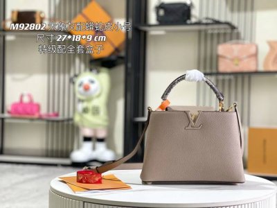 特级配全套包装 芯片版本 特级精品原厂皮M92802 N92041大象灰配蟒蛇金扣 本款 Capucines Bb 手袋以全粒面 Taurillon 皮革呈现经