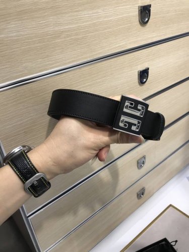 特 配送专柜包装 打孔针 宽35MM，码数85 -105欧 原单进口小牛皮 头层牛皮，搭配原单钌钯电镀GG扣，手感.油边近乎完美，原产皮料定制，质感无可挑剔，出