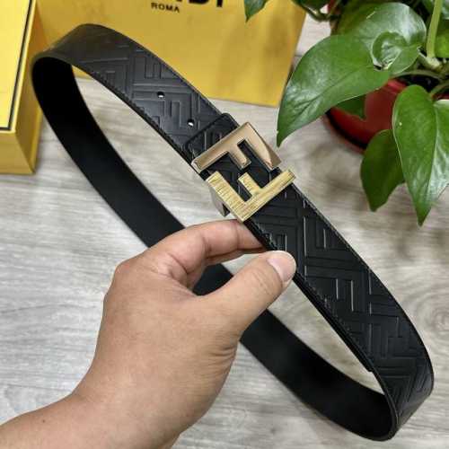 Fendi 芬迪 全套包装 专柜同款 宽40Mm 标志造型宽皮带。原版针扣，进口原版小牛皮制成，印有浮雕黑Ff 图案。镀金表面金属制品，品质保证。