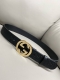 特 Gucci Biondie 系列 4.0进口牛皮热压技术 这款腰带以黑色皮革匠心打造 缀饰几何造型扣互扣双G款