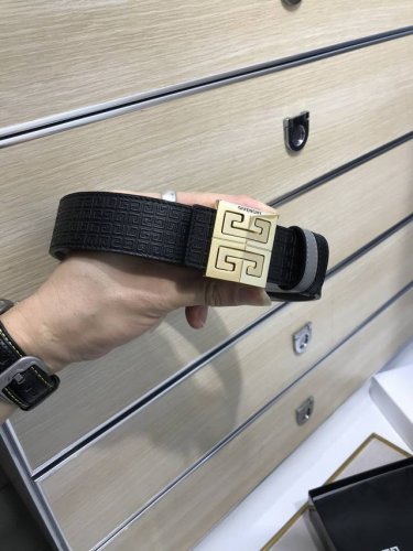 配送专柜包装 打孔针 批 宽35Mm，原单进口小牛皮 头层牛皮，搭配原单钌钯电镀Gg扣，手感.油边近乎完美，原产皮料定制，质感无可挑剔，出众的细节，高清实拍，货