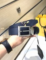 原版实拍图，配送专柜包装 打孔针 特批P210 新款 Fd 宽35Mm 3D怪兽F标志造型皮带。支持Nfc针扣式带扣，进口藏蓝色小牛皮制成，镀金表面金属制品，原