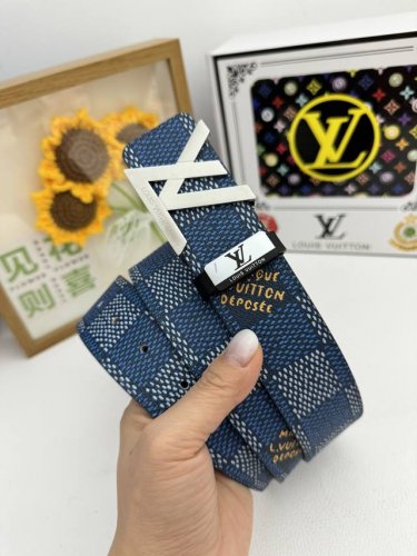 品名：Lv..路易..威登原单 材质：原单牛皮腰带 百分百头层牛皮腰带保证真皮，24K纯钢扣，专柜原单品质、做工精细，时尚大牌，送人自用首选 包装： 请认准如图