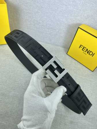 宽度4.0Cm Fendi 芬迪 此款腰带搭配双F 镶钻钢扣相呼应 专柜新款不管是商务 休闲都能完美搭配 夏季必备 扣头金 白真空电镀 - 点击图像关闭