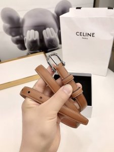 Celine瑟琳女士新款，光滑小牛皮腰带，金色可调节皮带扣，宽度1.8Cm。