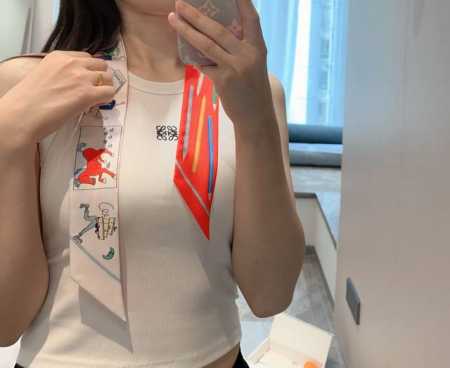 名称:由你执笔与自由方巾尺寸:5*86.5厘米材质:100%桑蚕丝货号:H064221S 设计师:李库克 Leigh Cooke 与巴蒂斯特 维罗 Baptis - 点击图像关闭