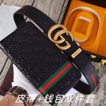 品牌：古奇.Gu..Cci双件套 型号：木盒装，皮带+钱包，两件套等级：意大利进口百分百头层牛皮，古奇.Gu..Cci，世界著名奢侈品品牌，经典g花纹系列，进口