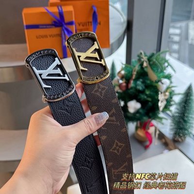 礼物Lv皮带宽度：4.0Cm 专柜同步最新系列，双面可用搭配精致雕大波浪字母挂扣钢扣，媲美代购欢迎对比时尚百搭，品味的体现，休闲高大上！ Iphone实物实拍，