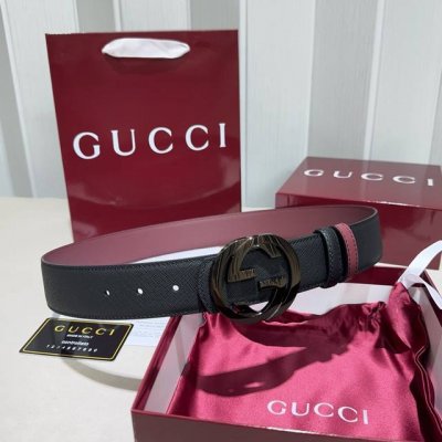 Gucci 古奇 解锁腰带新品 细节实拍 DDD 精选十字纹搭平纹头层牛皮打造，纹理细腻，双面设计可随心切换穿搭风格；精品金属纯铜采用抛光工艺，光泽感拉满，带身