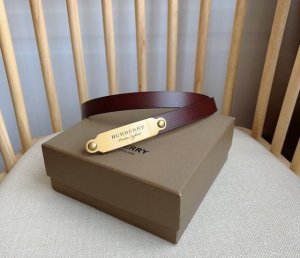 Burberry 巴宝莉 专柜同款 原厂进口牛皮窄版腰带 宽:2.0Cm 精品纯铜女饰牌搭扣 女士首选夏天搭配牛仔裤休闲裤超美 时尚百搭
