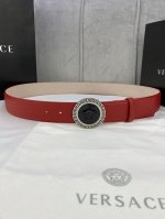 宽度4.0Cm Versaec 饭范思哲 此款时尚腰带由柔软的小牛皮革制成，饰有立体美杜莎搭扣。