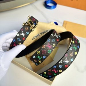 特 驢家女士腰帶 寬度3Cm 聯名小花系列風格定制帆布面料襯托細膩的進口彩色小牛皮 搭配新款字母搭扣 經典百搭款