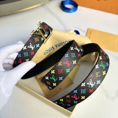 特 驢家女士腰帶 寬度3Cm 聯名小花系列風格定制帆布面料襯托細膩的進口彩色小牛皮 搭配新款字母搭扣 經典百搭款