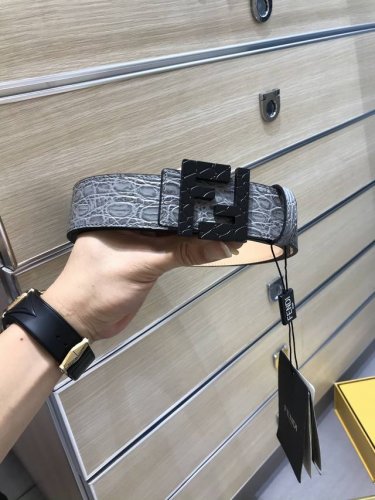 配送专柜包装 打孔针 特 新款 Fd 宽39Mm 支持Nfc 芯片扫描，标志造型宽皮带，原版铆钉扣，进口原版石头纹配置树膏牛皮制成，镀金表面金属制品，品质保证，