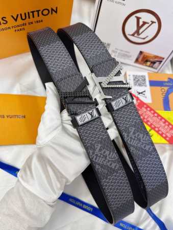 皮带：Lv..路易..威登顶级复刻. 腰带：原单品质百分百头层牛皮，保证真皮。铆钉双色雕花设计.真空电镀.永不掉色.24K纯钢扣涂鸦彩绘图案艺术双面可用专柜同等 - 点击图像关闭