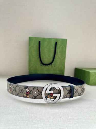 宽度4.0Cm Gucci 米奇动漫图案是Gucci的标志性元素之一，在这款配饰中焕新演绎为卡通风格设计。这款腰带融合了经典米奇元素和双G图案，突显品牌悠久的设