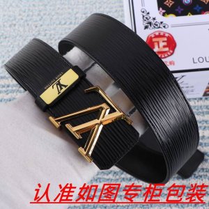 品名：Lv..路易..威登原单P180 材料：百分百头层牛皮，保证真皮。24K纯钢扣双面可用专柜同等质量， 送人自用首选 包装： 请认准如图专柜包装，赠送打孔器