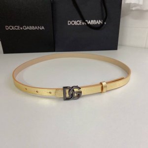 D&G 杜嘉 班纳双面小牛皮腰带，缀以电镀金属 Dg 徽标搭扣。简约百搭，精品宽度1.5Cm，