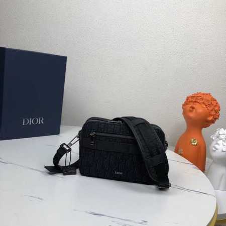 市场最高版本，欢迎对比 萨帕里信使包 黑色Dior Oblique卡片 商品编号:1Espo206Yky_H10E 实用紧凑的款式，作为日常单品，理想的野生动物 - 点击图像关闭