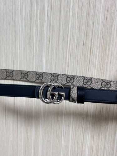 2025秋冬系列焕新演绎富有辨识度的Gg Marmont系列。这款双面腰带采用Gg Supreme与皮革材质匠心打造，缀饰双G搭扣。 商品细节 一面为米色和深棕