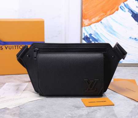 顶级原单M57081全新 Lv Aerogram 胸包系列极简主义以儒雅气质革新潮流之选。细腻小牛皮宛如旧式航空信笺般柔软，点缀哑光金属 Lv 标识。主隔层和翻 - 点击图像关闭