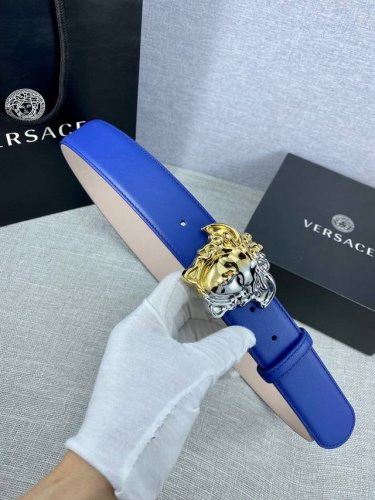 宽度3.8Cm Versace范思哲此款皮带采用优质皮革精制而成，饰有白金色Medusa Biggie搭扣，配有腰带环。