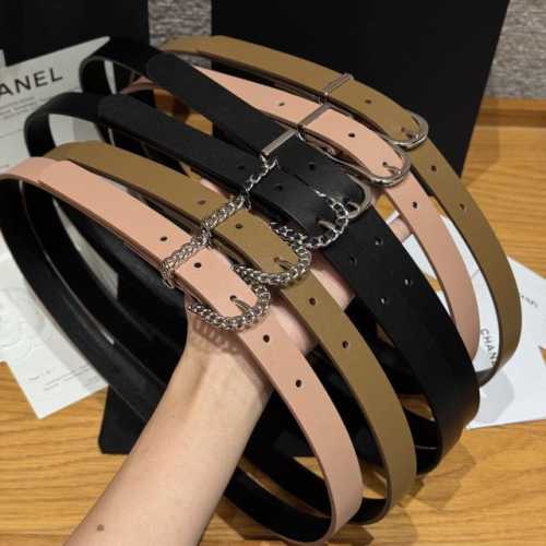 香家新款女士腰带 经典针扣 牛皮革，链条Logo金属，手感柔软 细腻，展现出低调的奢华感，搭配裙子或者裤子都很奈斯. 宽度：20毫米