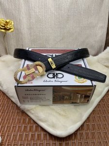 品名：菲拉格幕 原单皮带 材质：原单牛皮腰带 百分百头层牛皮腰带保证真皮，24K纯钢扣，专柜原单品质、做工精细，时尚大牌，送人自用首选 包装： 请认准如图专柜包
