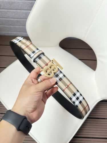 巴宝利 带宽34Mm 正品尺寸 专柜精品扣，真空电镀，工艺精细 天然头层牛皮.质感十足，手感柔软。时尚个性，经典百搭！可自行选择搭配