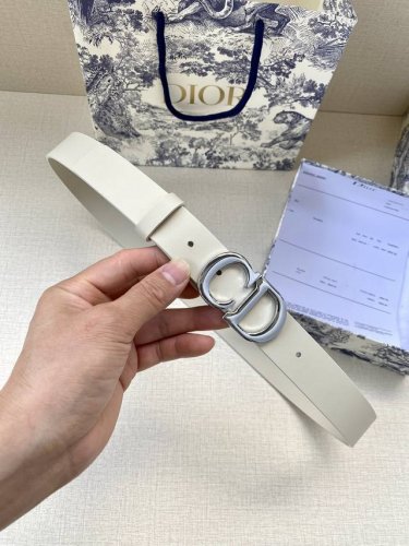 特 宽度3.0Cm Dior 迪奧 爆款平面無線帶身 Saddle两面头层牛皮皮带。 光亮金属“Cd”标志 採用進口雙面頭層牛皮