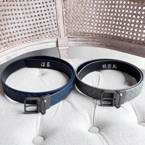 特 Bv 最新款男士编织腰带 双面用 纯手工Intreccio小格子编织 双面意大利小牛皮搭配枪色可旋转针扣 宽度35Mm 颜色: 深蓝色