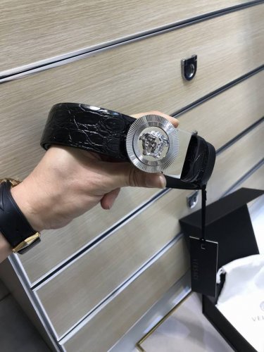 特 配送专柜包装 打孔针 专柜同款、实拍专柜官网，支持Nfc尺寸:38Mm，原版立体人头扣 美人头，极富设计美感 ，双面采用进口原版小牛皮，清晰美观，皮质软，手