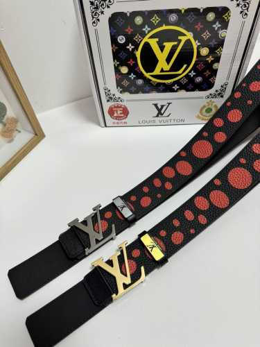 品名：Lv..路易..威登 材质：原单牛皮腰带 百分百头层牛皮腰带保证真皮，24K纯钢扣，专柜原单品质、做工精细，时尚大牌，送人自用首选 包装： 请认准如图专柜