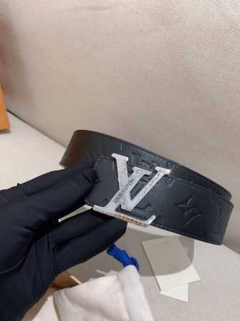 男士驴家皮带 男士经典牛皮腰带 搭配316精钢 针扣镌刻字母扣头 宽:4.0 顶级 原单150 - 点击图像关闭