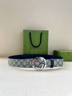 宽度3.8Cm Gucci 这款双面腰带巧妙融合Gg Supreme帆布与头层品牌纹理材质，演绎历久弥新的实用设计理念。富有辨识度的双G配件再现典藏搭配，诠释当