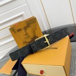 宽度 4.0Cm Citizen 双面腰带以 Monogram Eclipse 帆布和 Taurillon 皮革成就两式风尚，再以耀目针式搭扣和钩扣开合烘托俊朗
