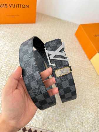 品名： Lv..路易..威登腰带皮带原单 型号：挂扣，经典纯钢材质挂扣，头层牛皮，图片实物拍摄 材料：头层牛皮，挂扣系列，纯钢材质扣头，钯镀电镀工艺永不掉色。原 - 点击图像关闭