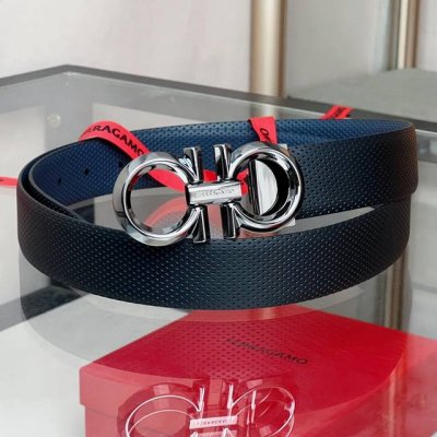 特 P160 。双面可调式Gancini皮带 早秋新品 这款皮带优雅奢华，是令人过目难忘的Ferragamo经典之作。采用天然粒纹牛皮制成，复古金色Gancin